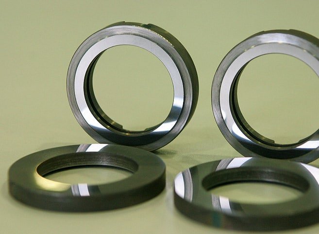 Anéis de vedação devem ser revestidos para prevenir desgastes.