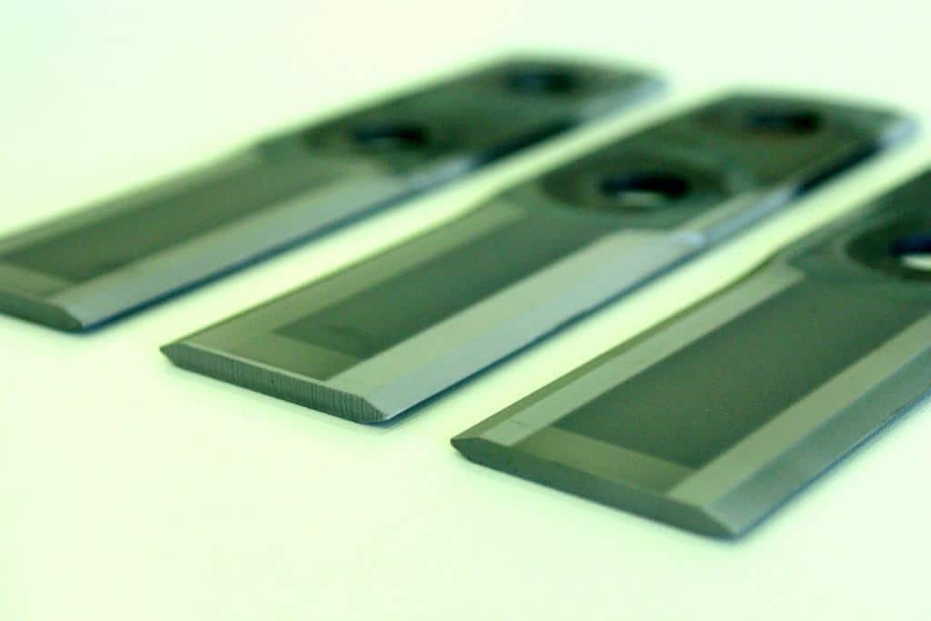 Aplicação em navalhas de implementos agrícolas e colheitadeiras.