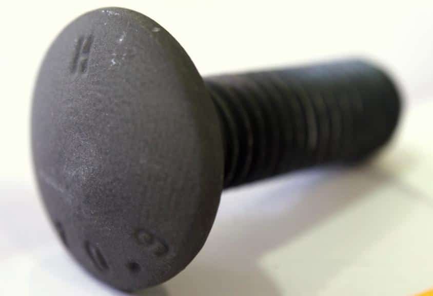 Parafusos quando submetido a temperaturas elevadas revestidos de carboneto de cromo tem mais resistência contra abrasão e corrosão.